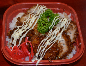 マグロソースカツ丼　700円（税別）