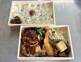 折二段弁当(肉)　８００円(税別)〜