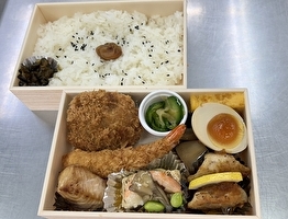 折二段弁当(白飯)　９００円(税別)〜