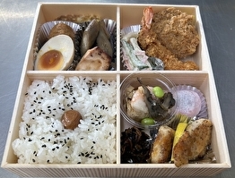 贅沢幕の内弁当　１１００円（税別）～