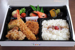 フライ弁当1620円(税込)