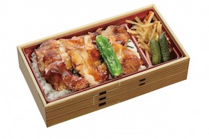 とり弁当　864円